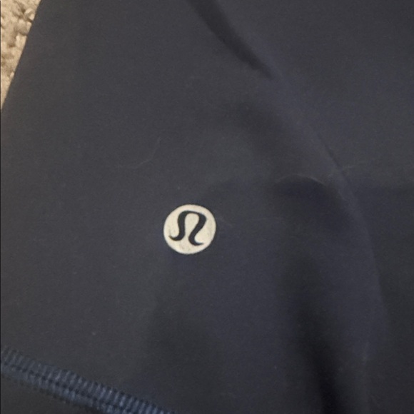 Size 6 Navy Lululemon Biker Shorts 6” Inseam - Picture 3 of 4